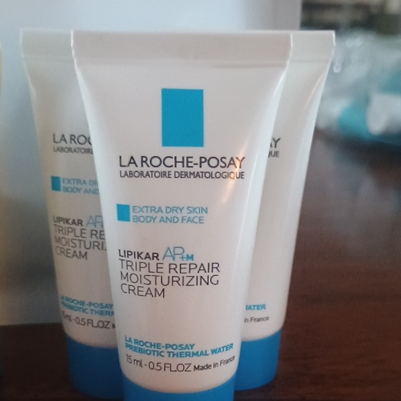 La Roche-Posay Skincare Set - Blue and White - Picture 8 of 8